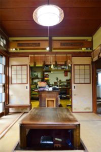 堀ごたつのある和室
