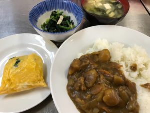 カレーとはんぺんたまごとおひたし