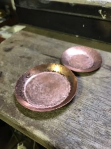 銅のお皿づくり