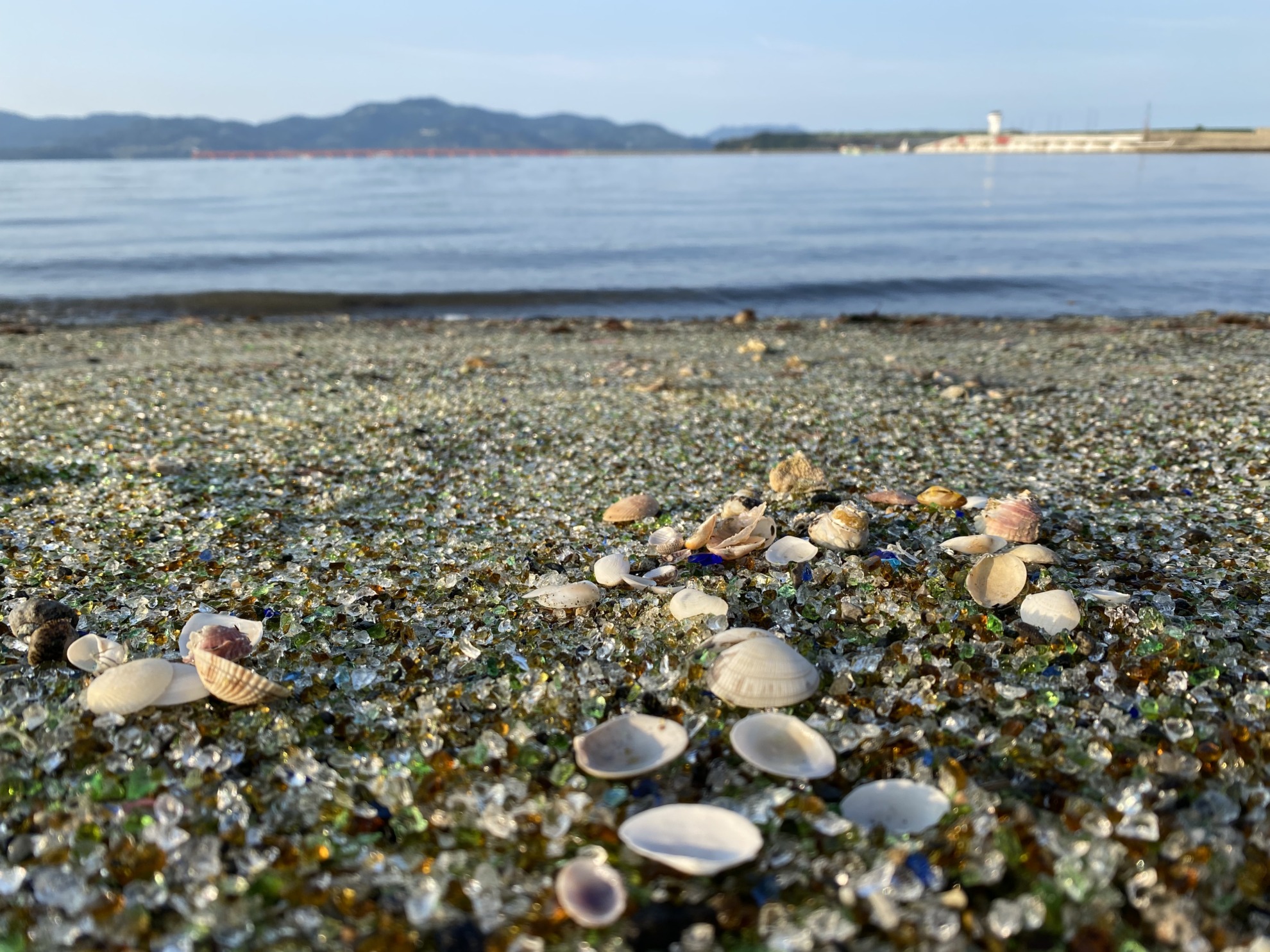 長崎空港が見えるガラスの砂浜