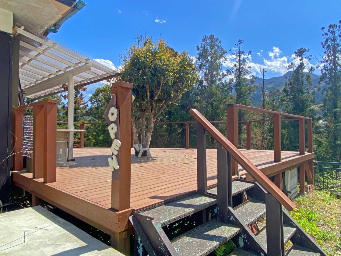 いたづら工作室入口:ウッドデッキの奥です。