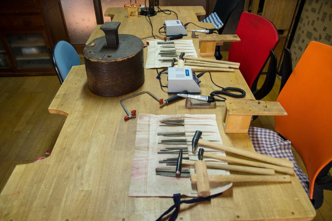 いたづら工作室室内:彫金机(生徒)