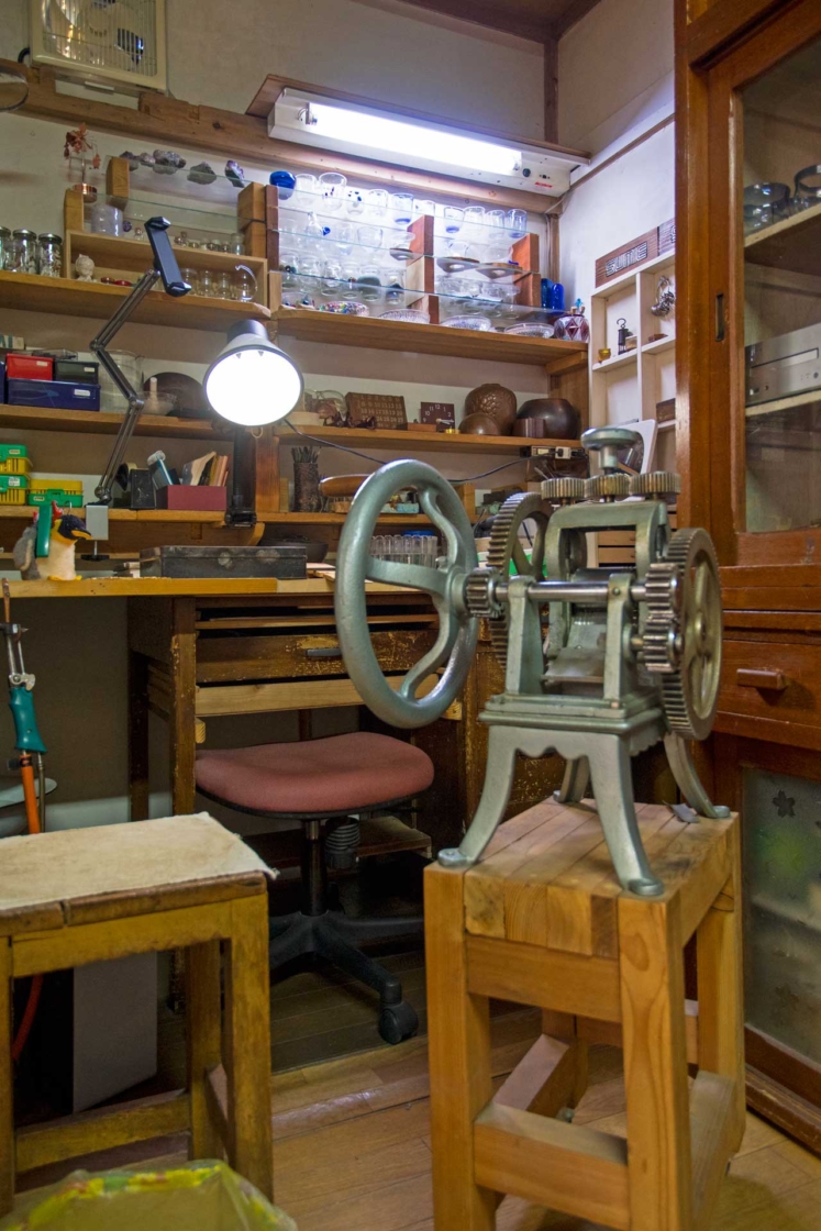 いたづら工作室室内:彫金机(作家)